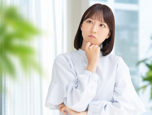 困った女性のイメージ