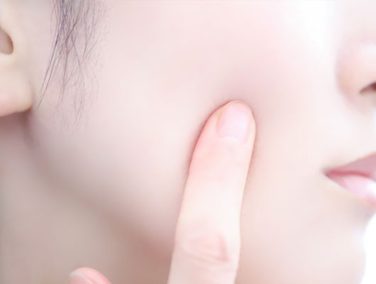 女性の毛穴イメージ