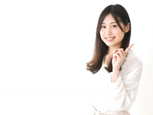 ポイントを説明する女性イメージ