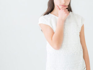 悩む女性イメージ