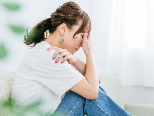 困っている女性イメージ
