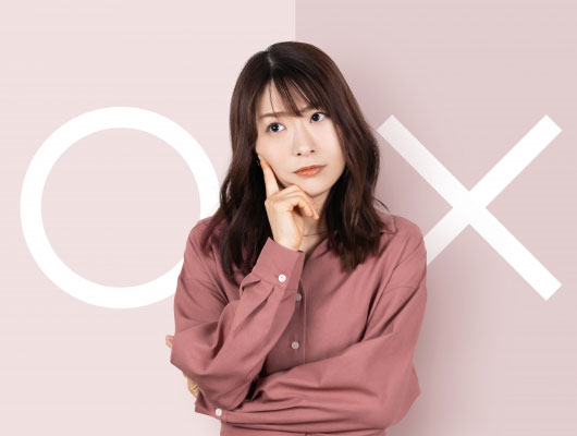 比較している女性イメージ