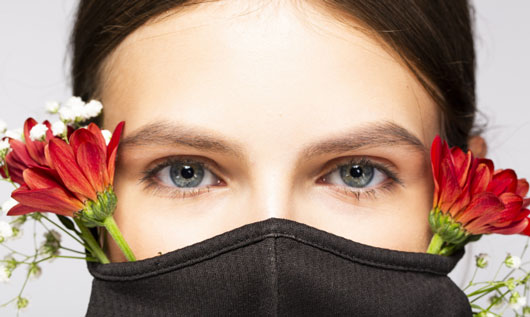 理想の二重の女性イメージ