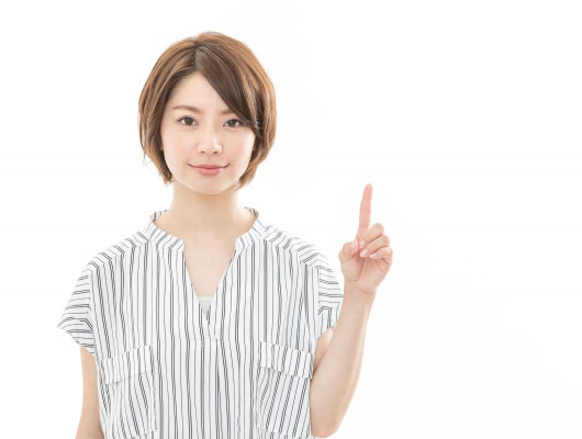 ポイントを指す女性イメージ