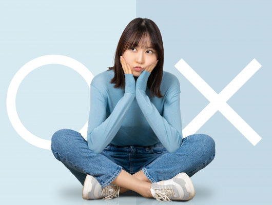 女性が比較しているイメージ