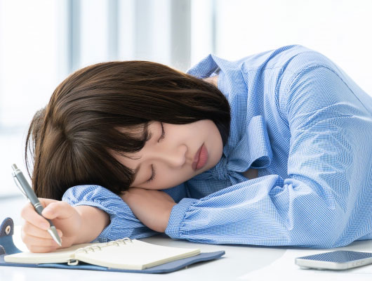疲れている女性イメージ