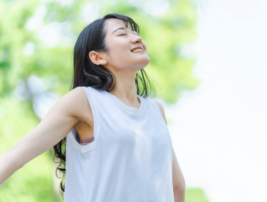 満足する女性イメージ