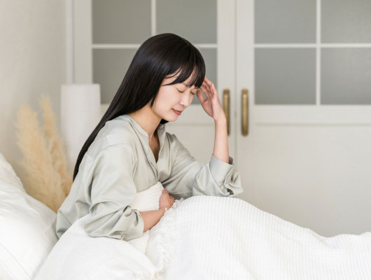 悩む女性イメージ