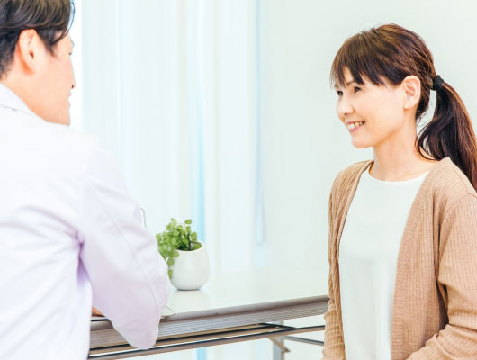 受診する女性イメージ