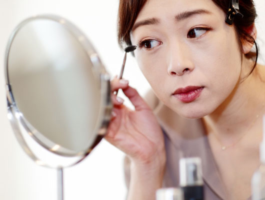 女性の目の下のメイクイメージ