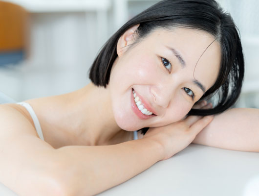 肌をケアする女性イメージ